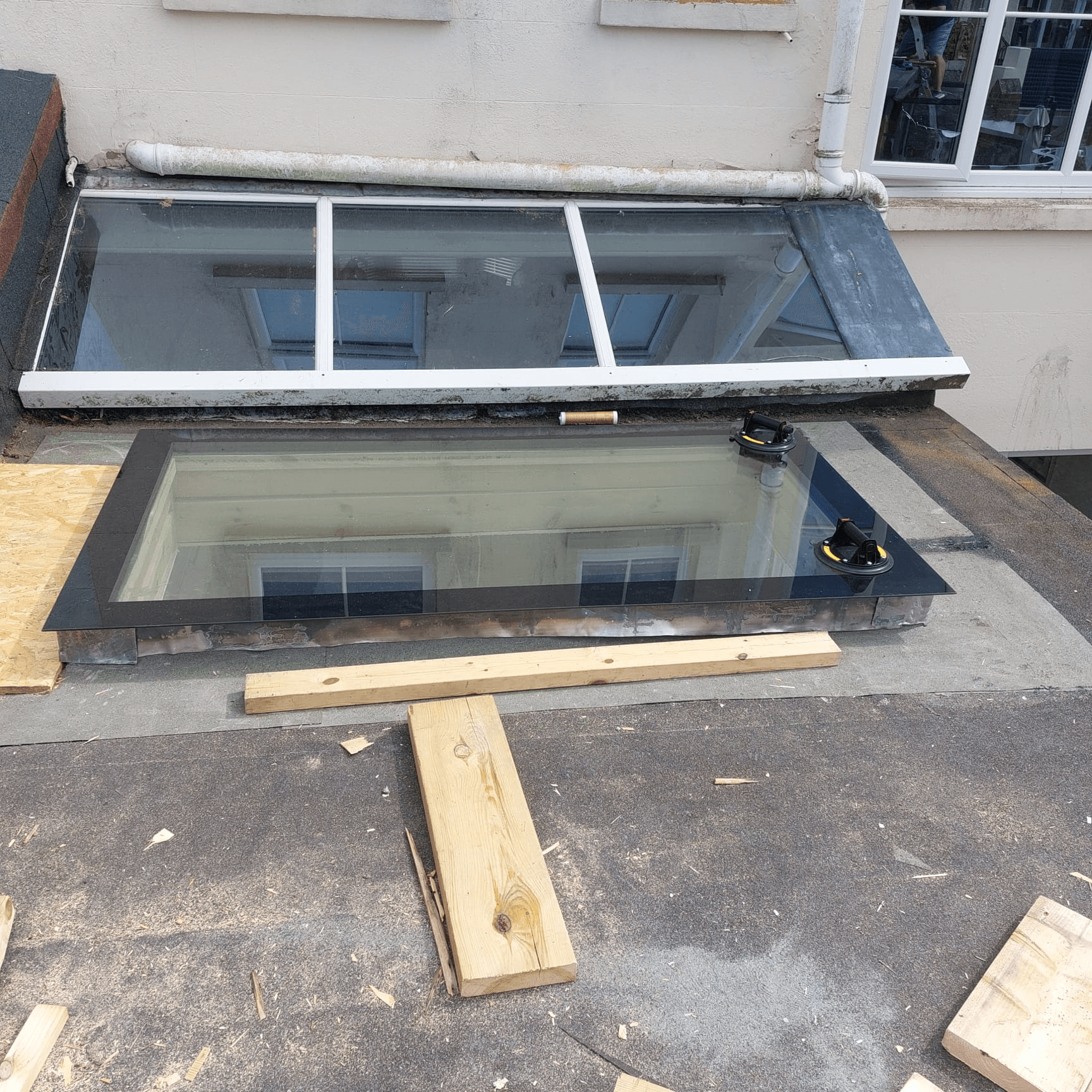 Flat roof skylight and rooflight installation